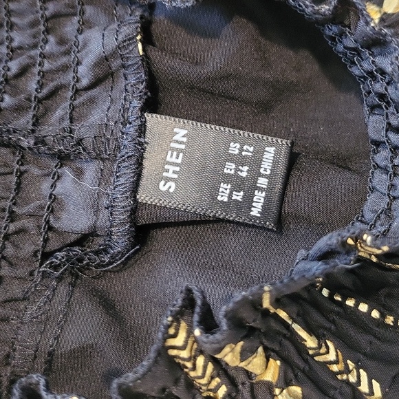 Sleeveless top with smocked neck - Picture 11 of 12